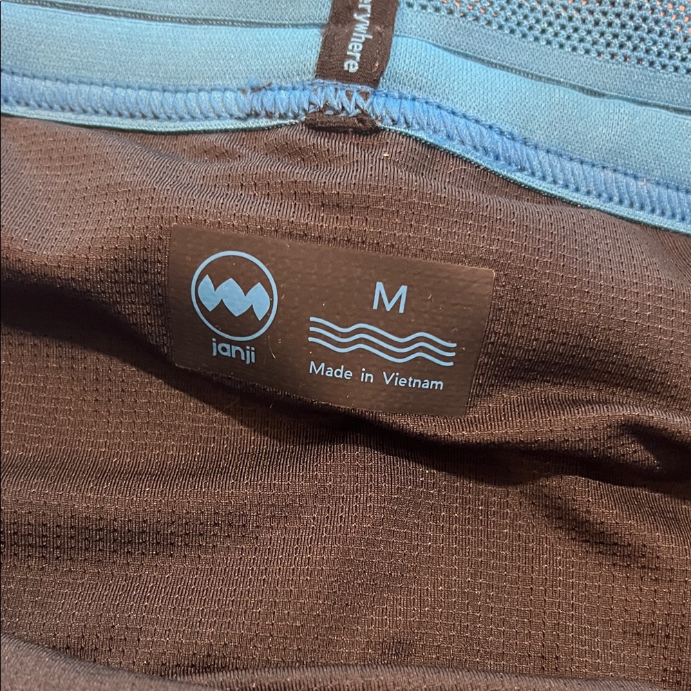 Janji women’s running shorts - Picture 2 of 4